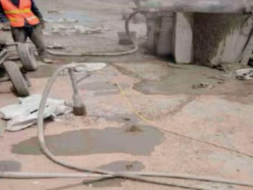 龙港水泥混凝土路面板底注浆技术 路面脱空注浆整治方案