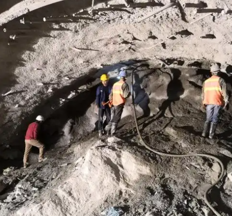 龙港拱顶带模注浆料的施工流程及注意事项